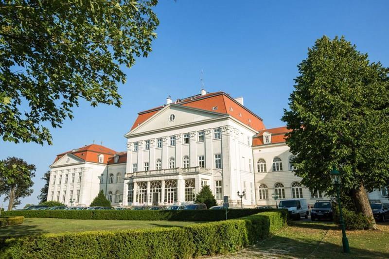 Отель Austria Trend Hotel Schloss Wilhelminenberg 4*