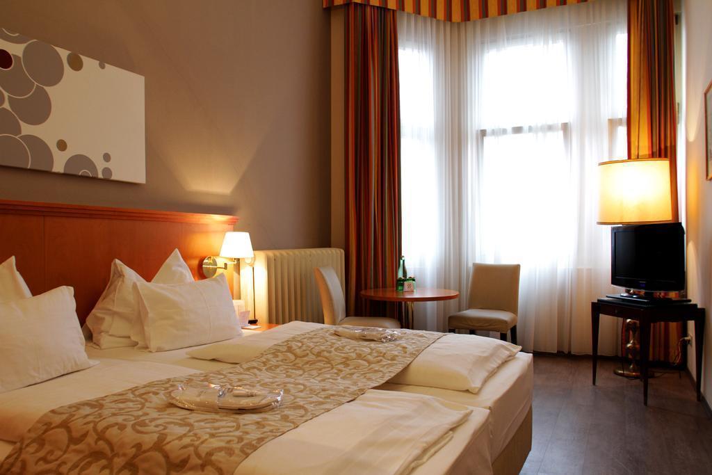 Панорама Das Opernring Hotel 4*