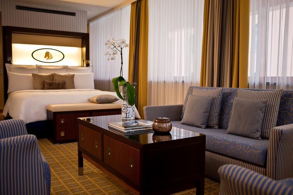 Панорама Imperial Riding School Renaissance Vienna Hotel 4*