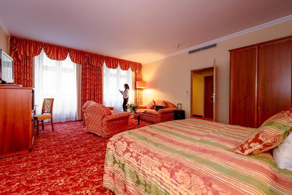 Территория Mercure Josefshof Wien 4*