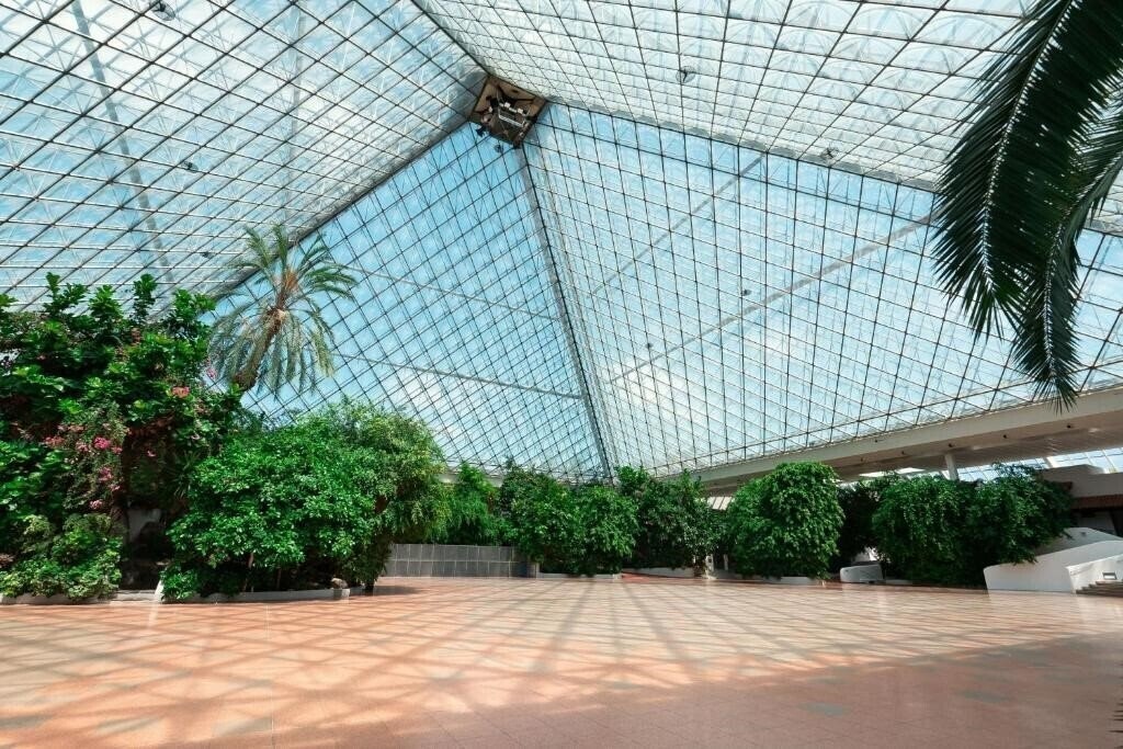 Вид Austria Trend Eventhotel Pyramide 4*