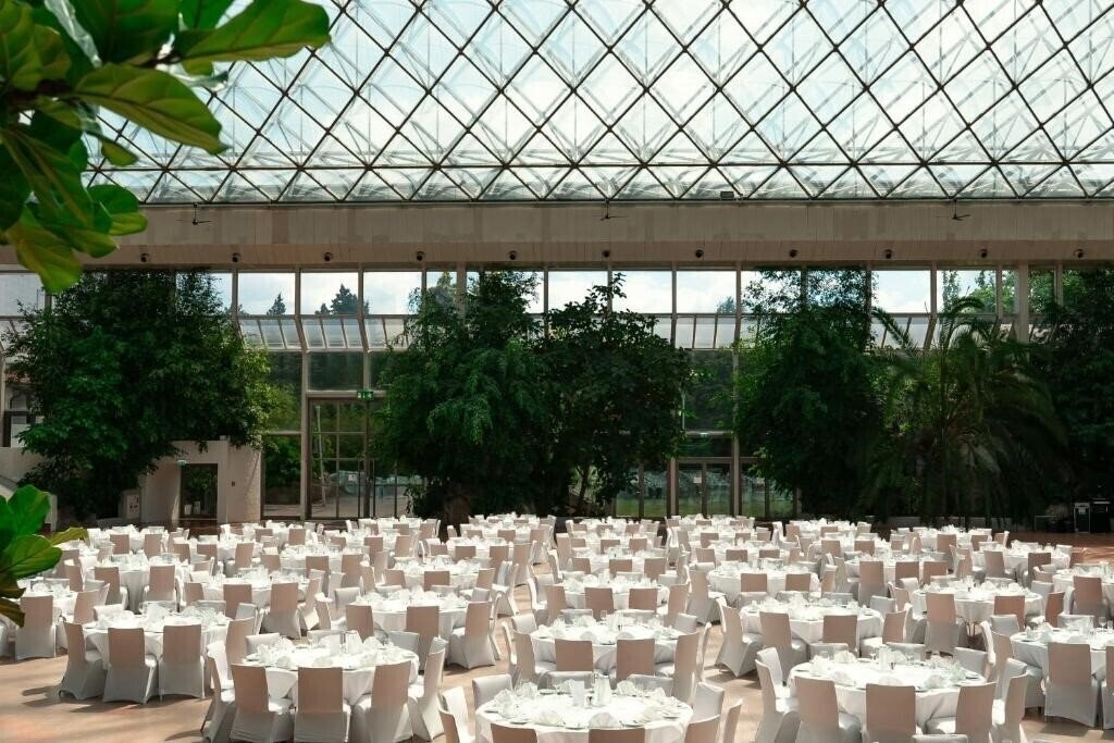 Територія Austria Trend Eventhotel Pyramide 4*