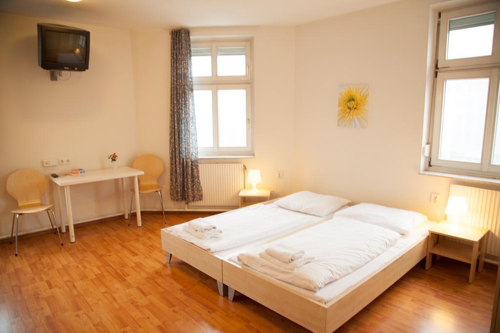 Отель A & O Wien Stadthalle 2*