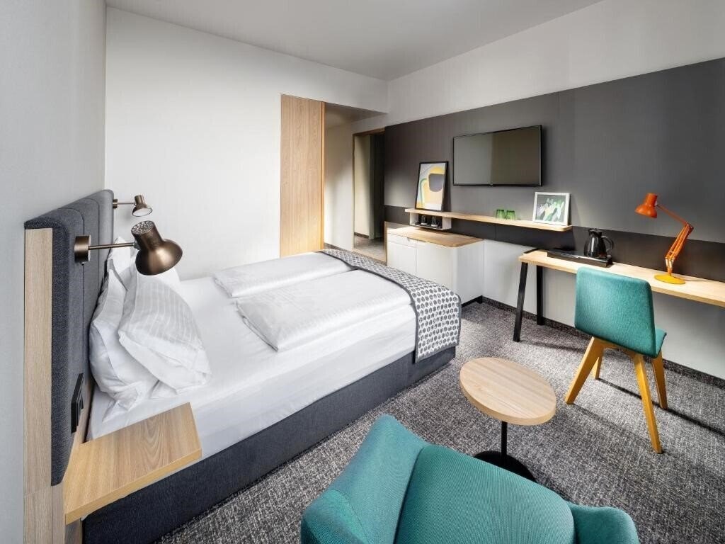 Територія Holiday Inn Vienna South 4*