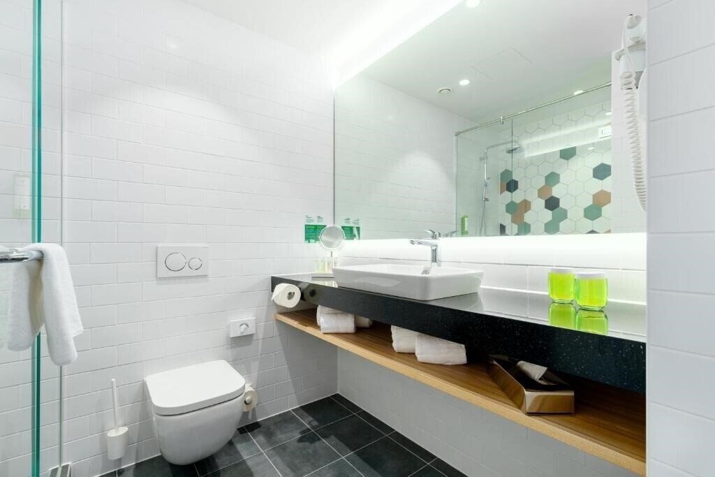 Апартаменти Holiday Inn Vienna South 4*