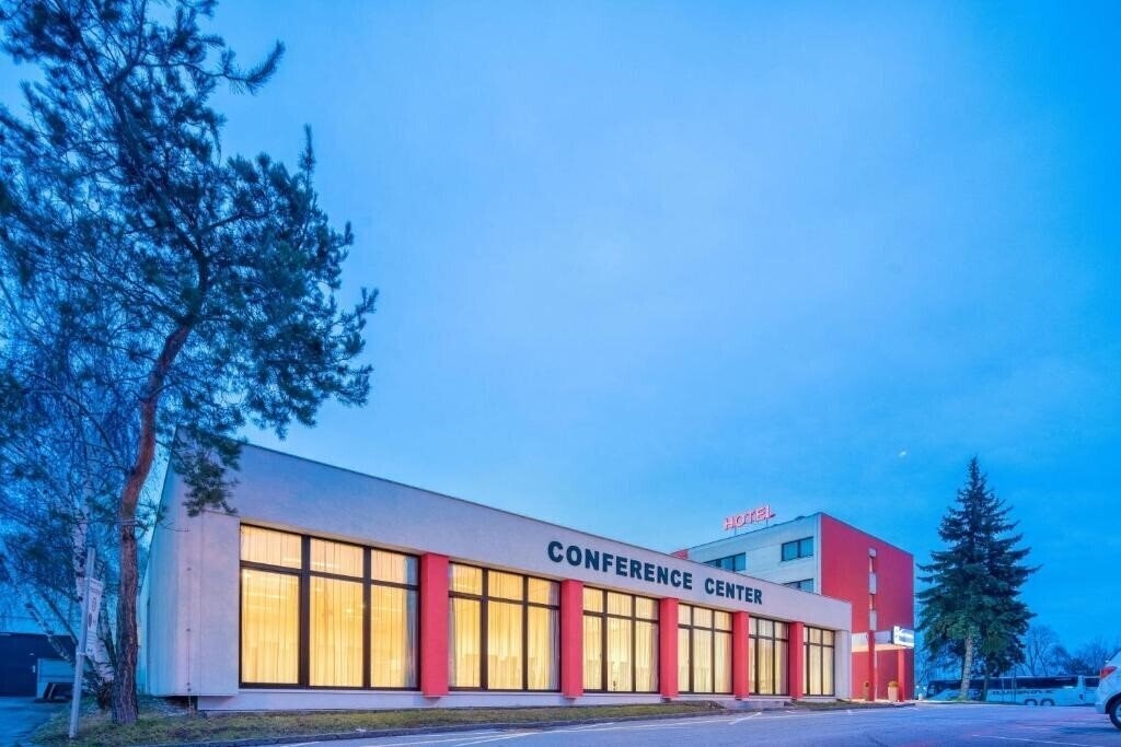 Вид Ramada Vienna South 4*