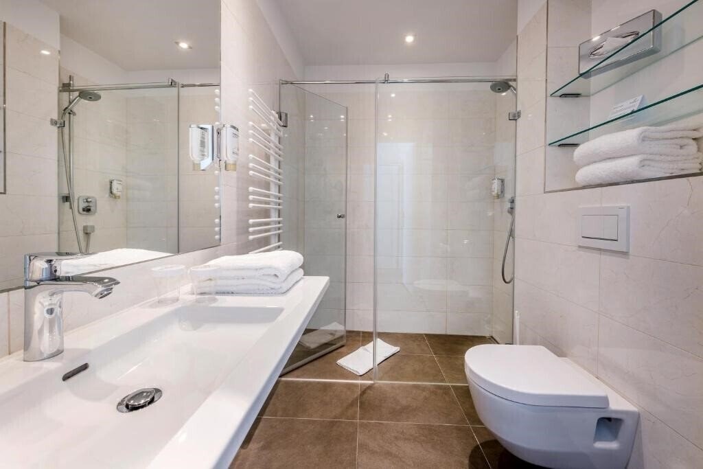 Апартаменты Nestroy Wien 4*