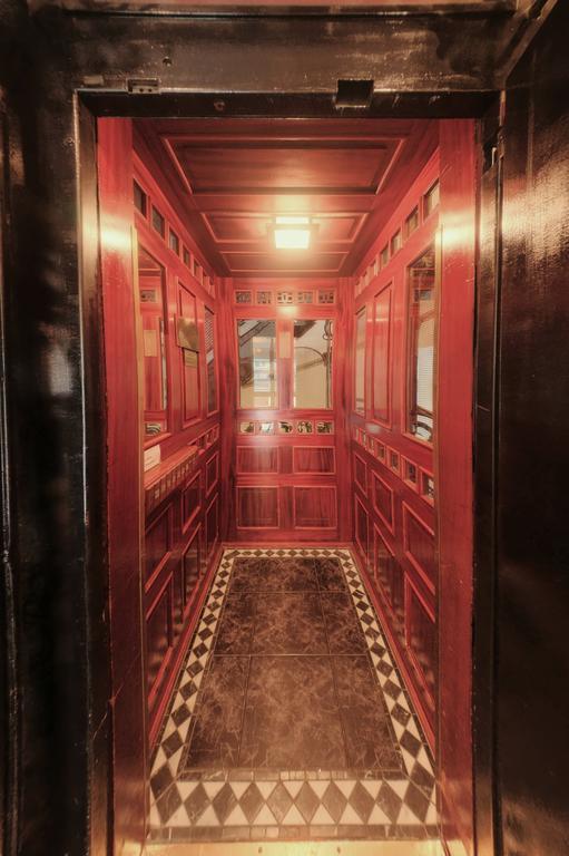 Территория Carlton Opera 3*