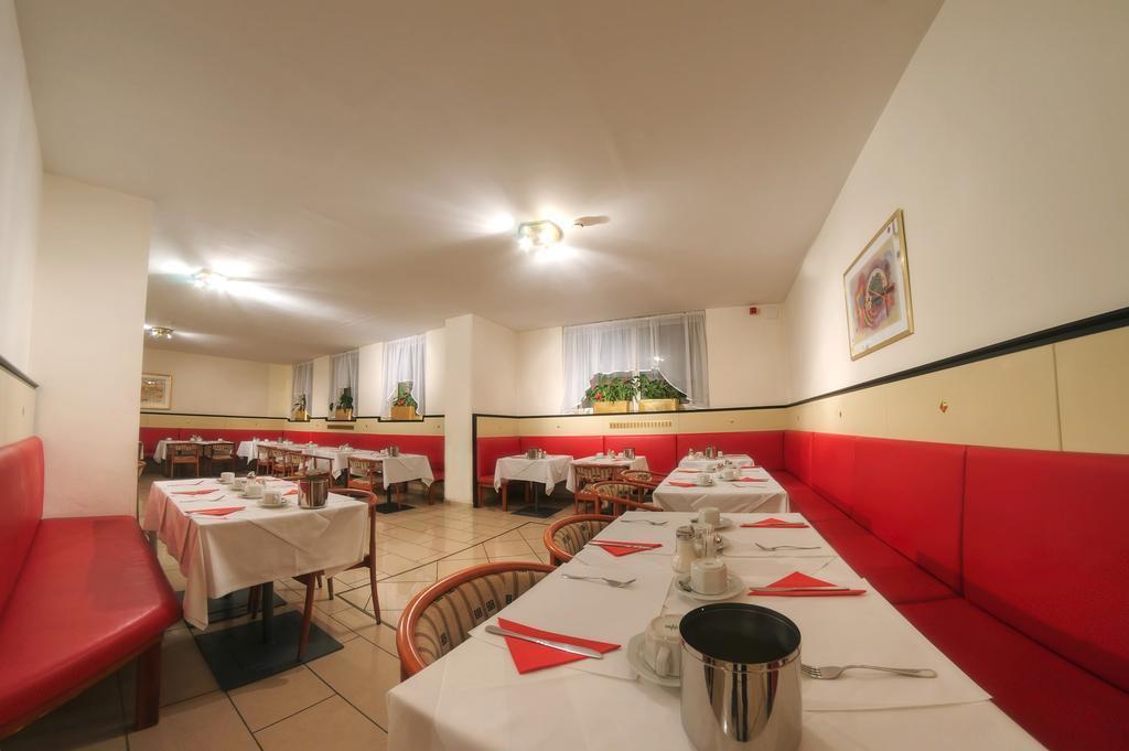 Апартаменты Carlton Opera 3*