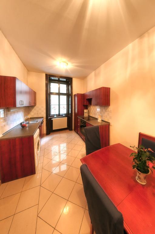 Панорама Carlton Opera 3*