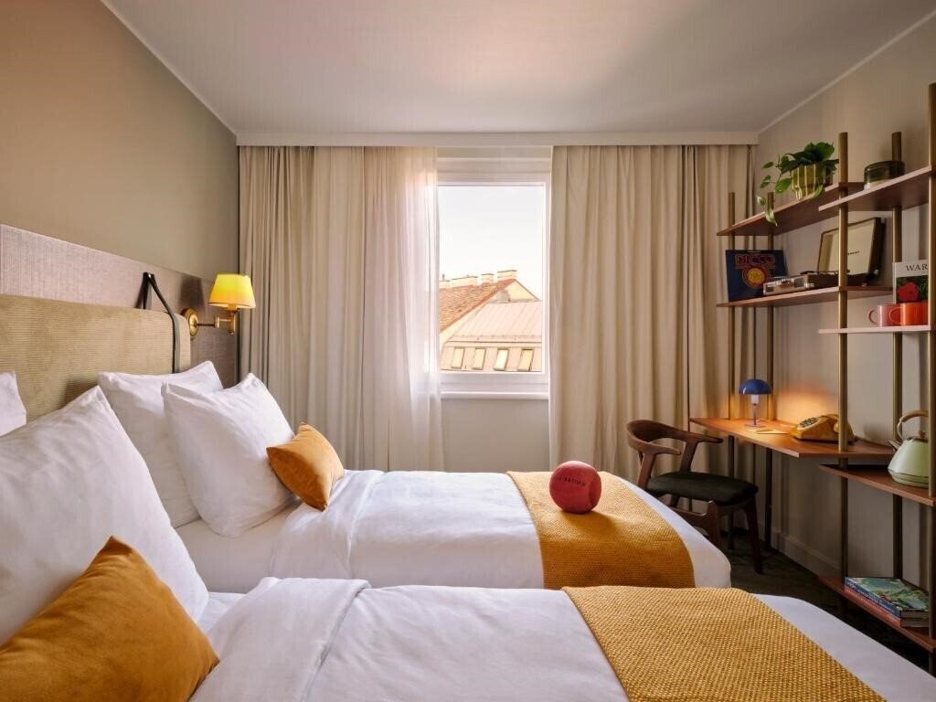 Территория Pentahotel Vienna 4*