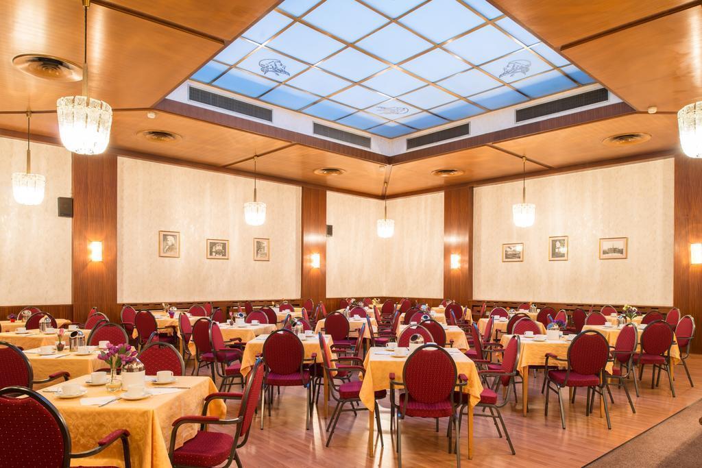 Территория Hotel Mozart 3*