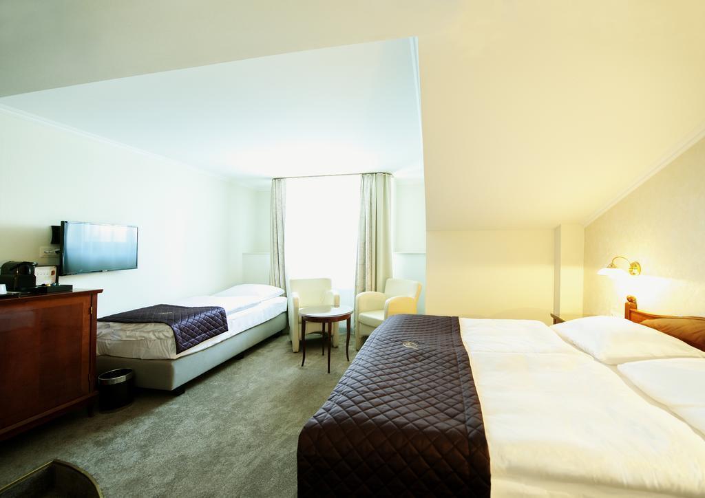 Территория Am Schubertring 4*