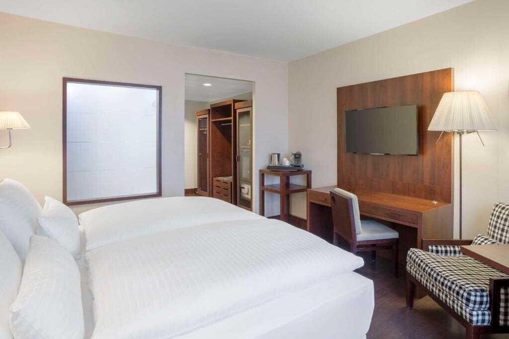 Вид Nh Vienna Airport Conference Center 3*