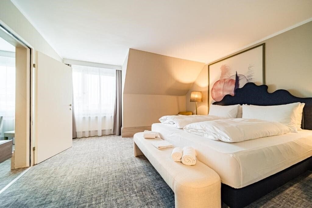 Панорама Lassalle 4*