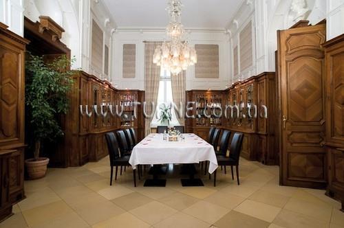 Территория Schloss Wilhelminenberg 4*