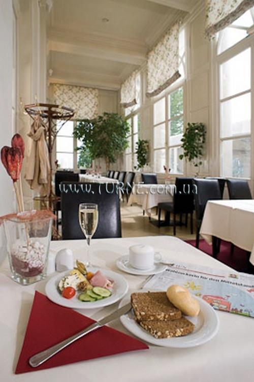 Фото Schloss Wilhelminenberg 4*