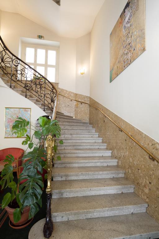 Апартаменты Tourotel Mariahilf 4*