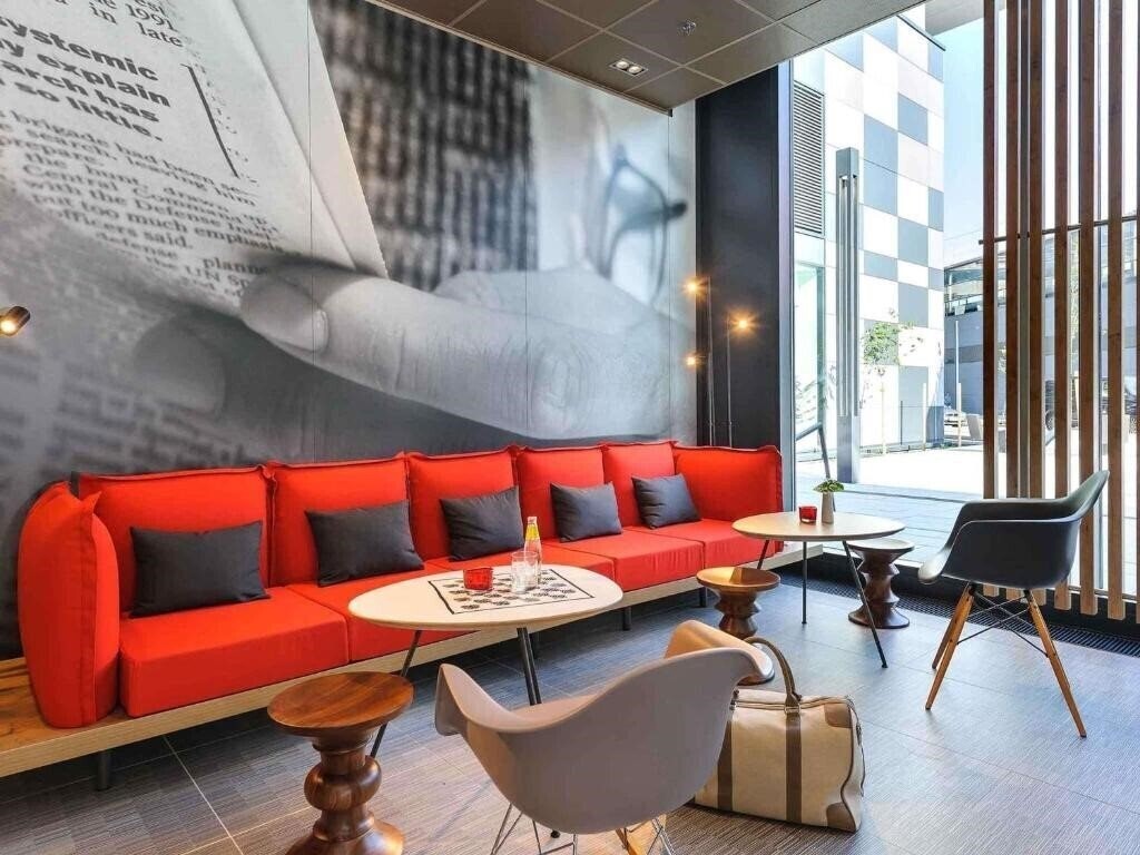 Территория Ibis Wien Hauptbahnhof 3*