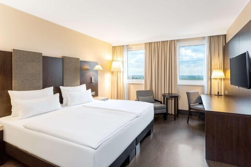 Отель Nh Danube City 4*