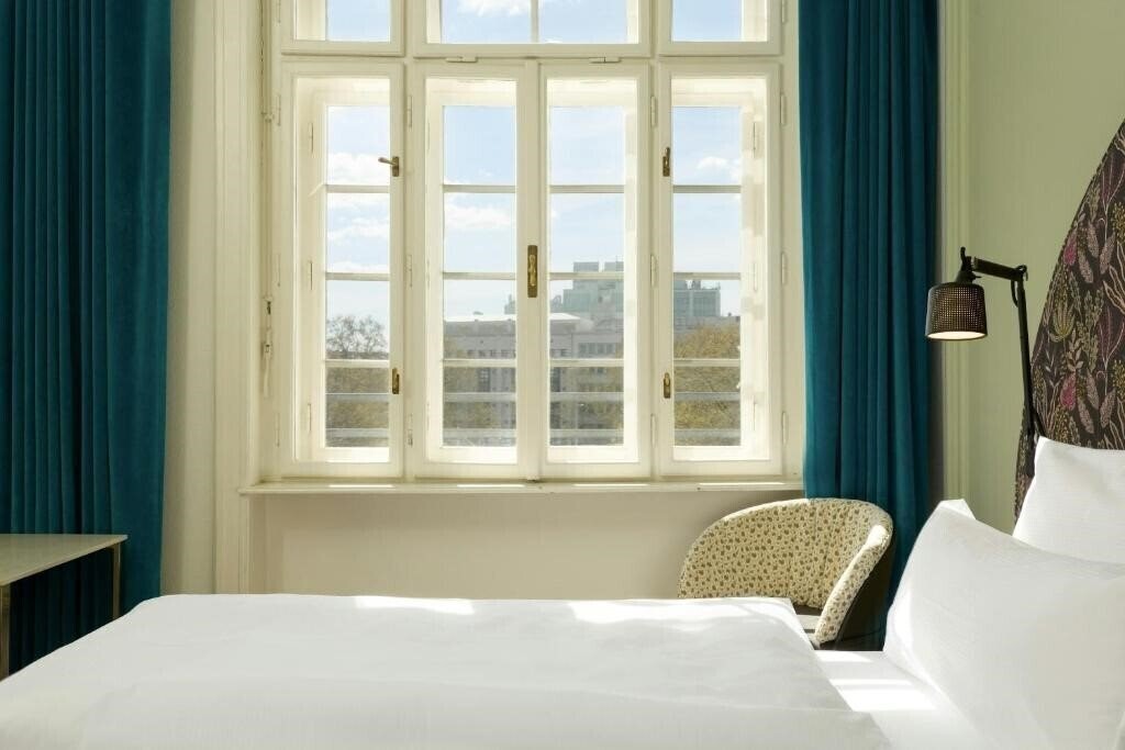 Территория Motel One Wien Staatsoper 3*