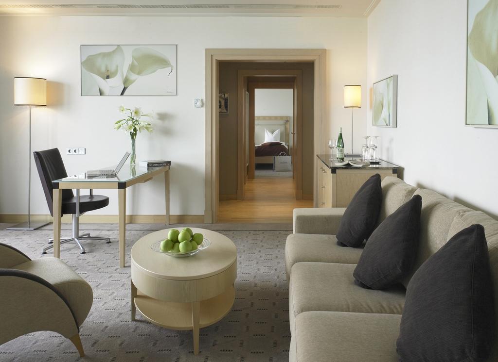 Картинка Hilton Plaza 5*