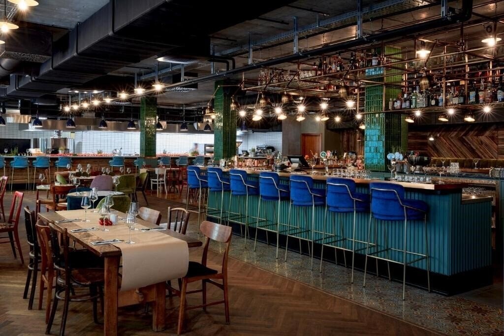 Панорама Max Brown Hotel 7th District 4*