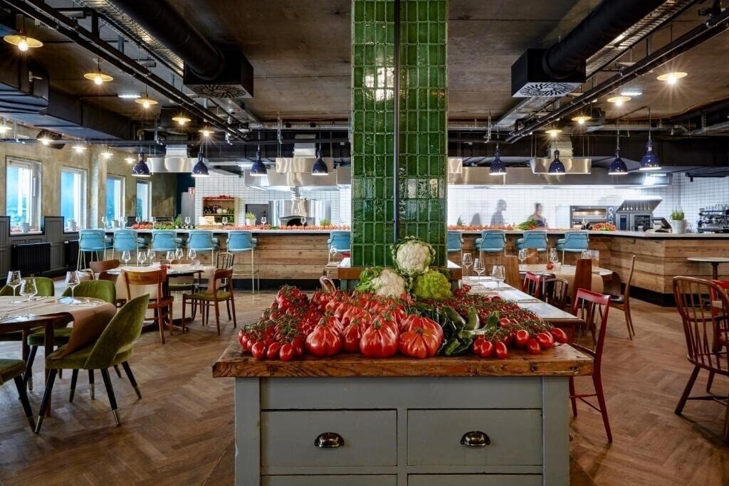 Территория Max Brown Hotel 7th District 4*