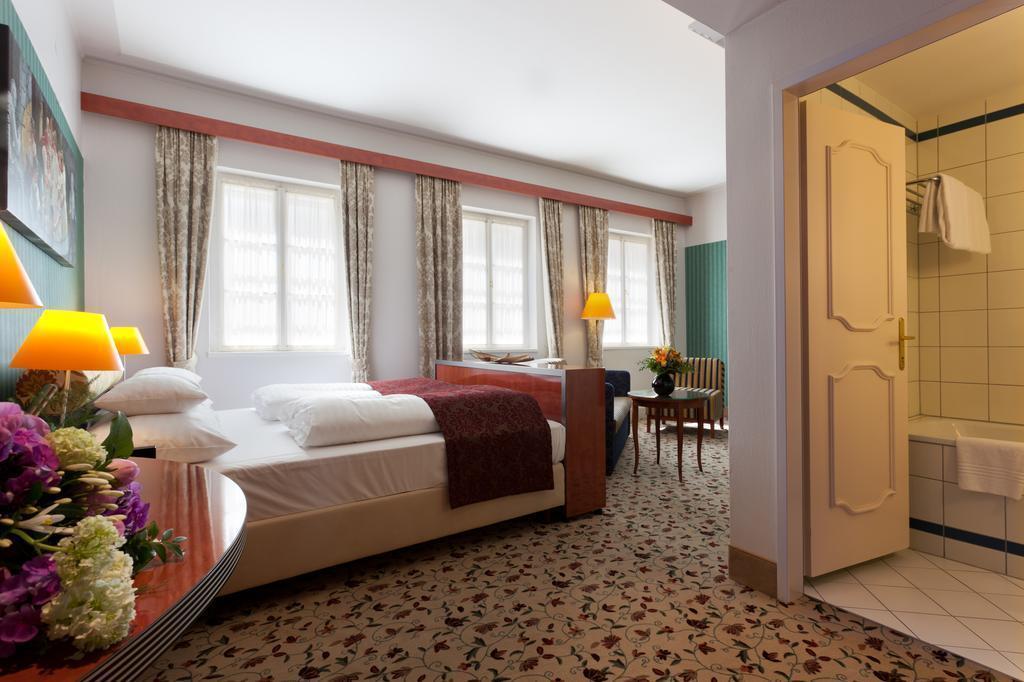 Апартаменты Mercure Grand Hotel Biedermeier 4*