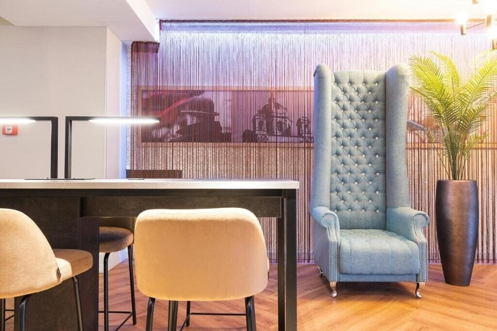 Вид Leonardo Hotel Vienna Westbahnhof 4*