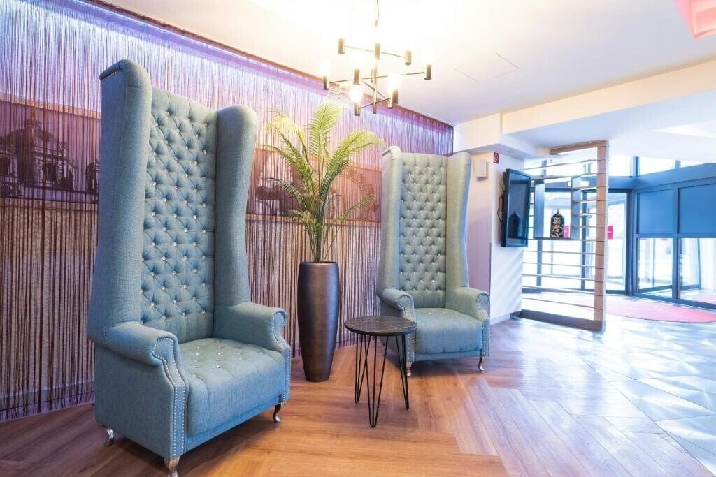 Территория Leonardo Hotel Vienna Westbahnhof 4*