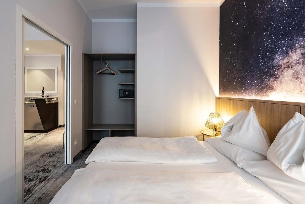 Вид Starlight Suiten Salzgries 4*
