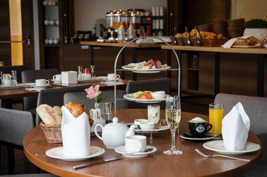 Вид Crowne Plaza-The Pitter 4*