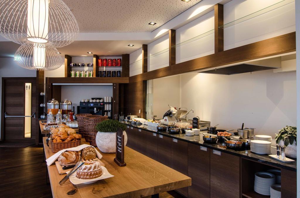 Территория Crowne Plaza-The Pitter 4*