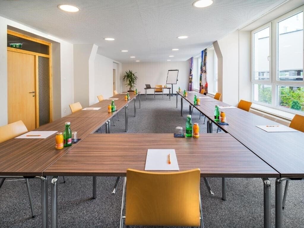 Вид Jufa Salzburg City 2*