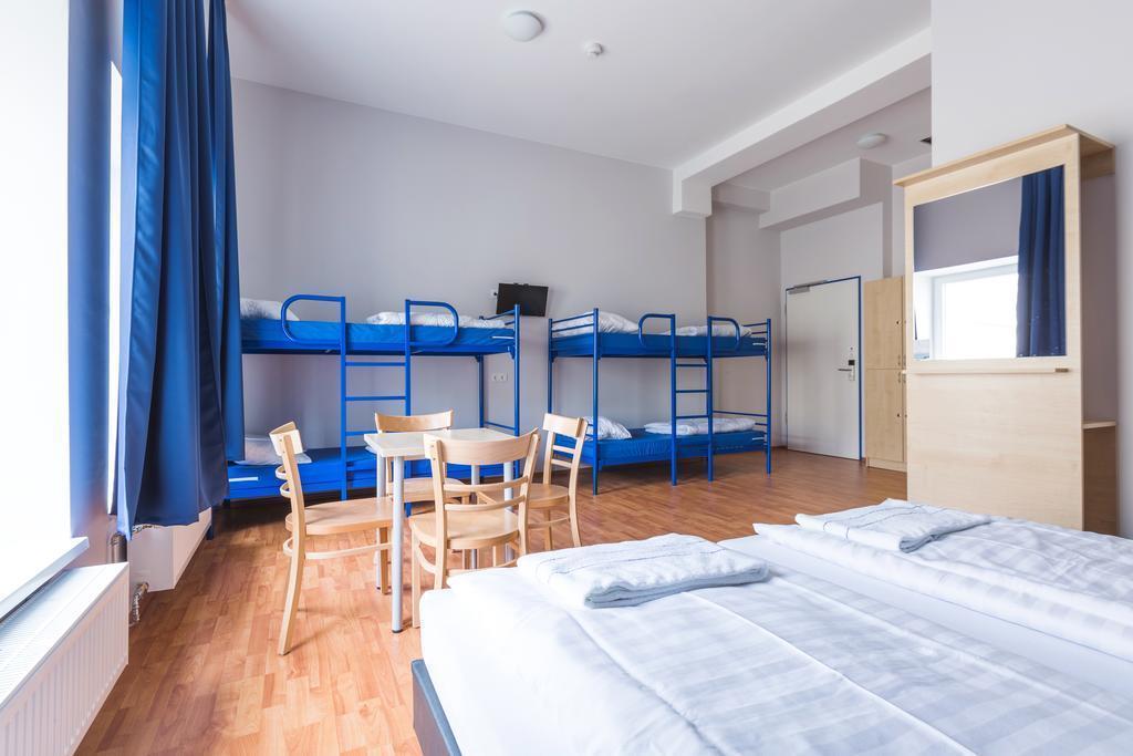 Територія A&O Salzburg Hauptbahnhof 2*