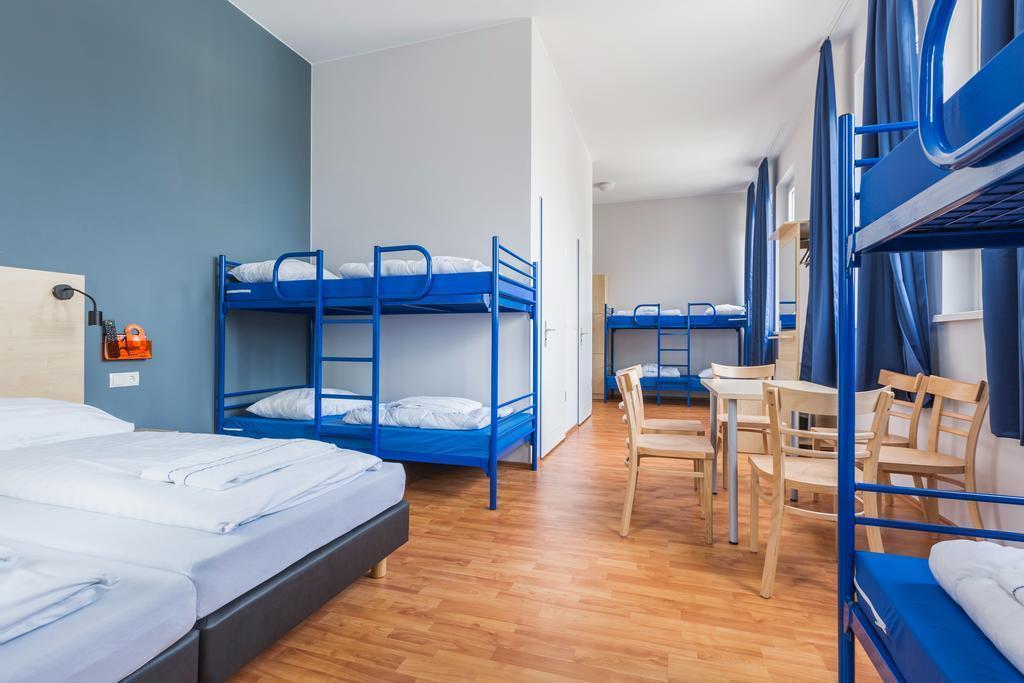 Апартаменти A&O Salzburg Hauptbahnhof 2*