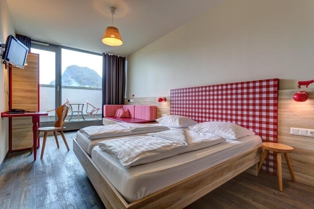 Панорама Meininger Salzburg City Center 3*