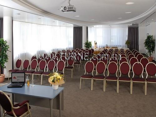 Готель Salzburg West 4*