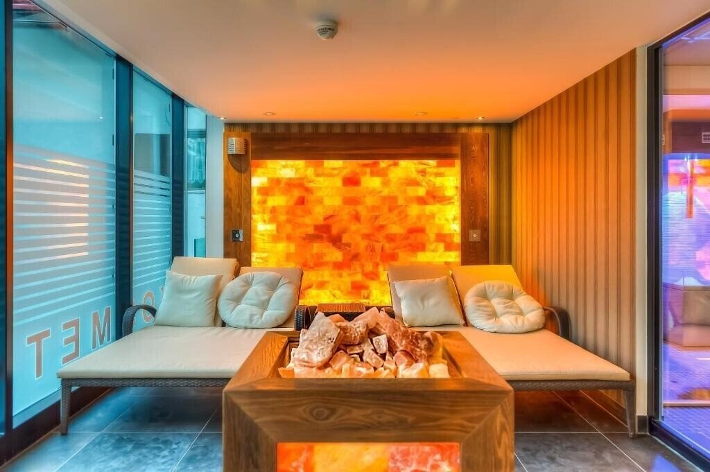 Панорама Alpenhotel… Fall In Love 4*