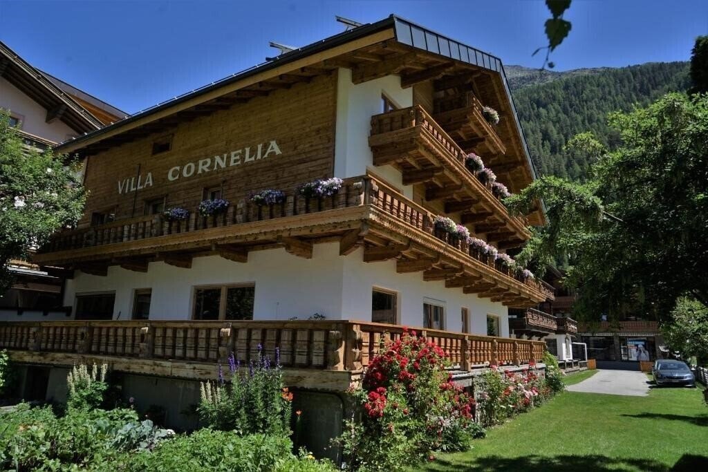 Отель Cornelia Villa Pension 3*