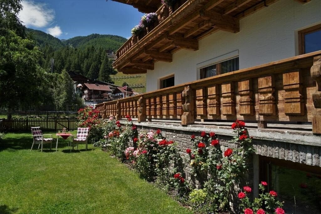 Вид Cornelia Villa Pension 3*