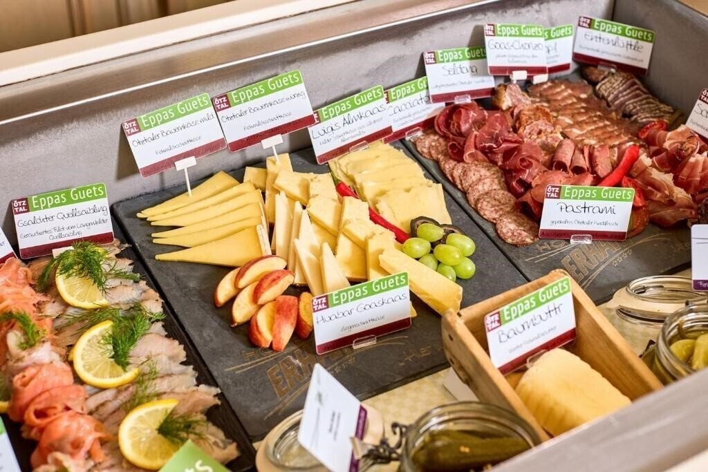 Панорама Hotel Erhart 4*