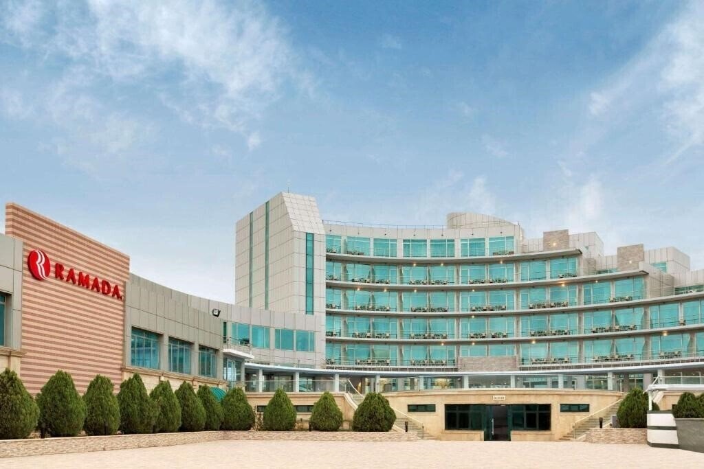 Территория Ramada Baku 5*