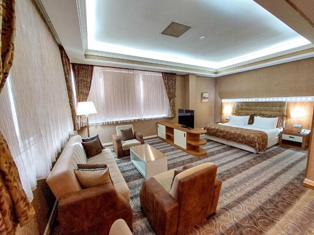 Вид Divan Express Baku Hotel 4*