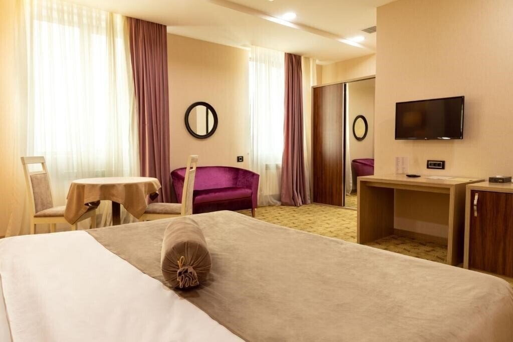 Апартаменти West Shine Hotel 4*