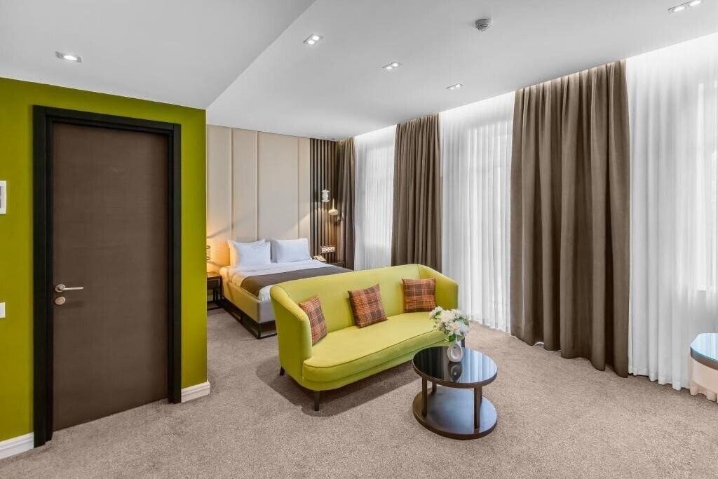 Отель Ivy Garden Hotel 5*