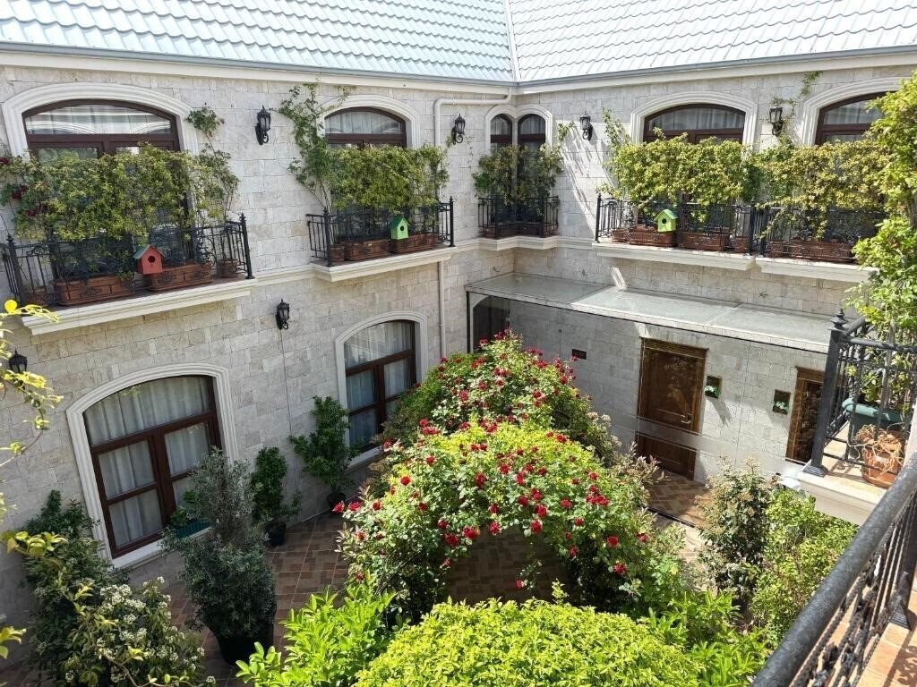 Отель Midway Hotel 5*