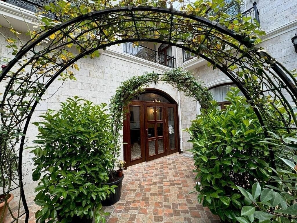 Вид Midway Hotel 5*