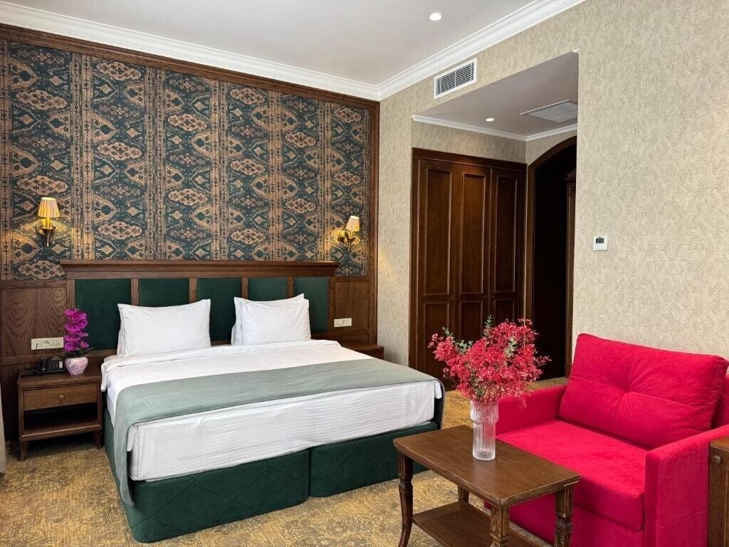 Апартаменты Midway Hotel 5*